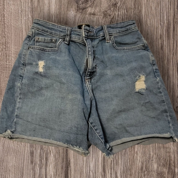 Lee Women's Denim Blue Shorts, Size 6, EUC (worn twice) - Picture 1 of 3